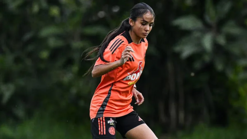 Sofía García em ação pela Seleção Colombiana de futebol feminino.