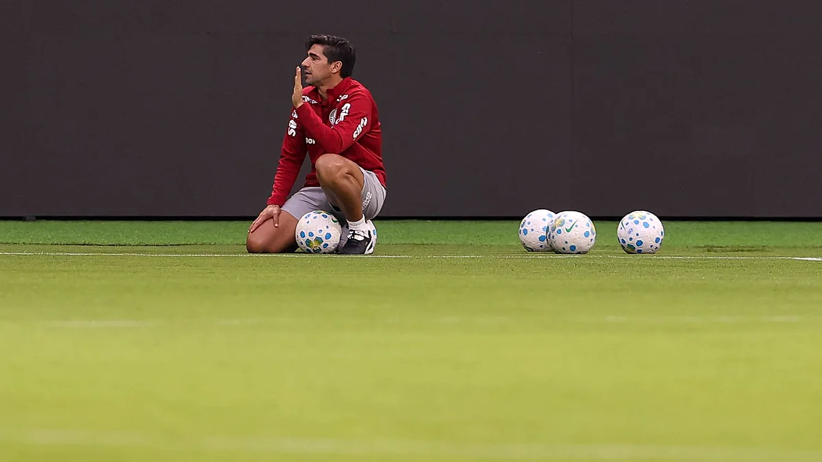 Abel Ferreira, técnico do Palmeiras, durante treino no estádio do clube