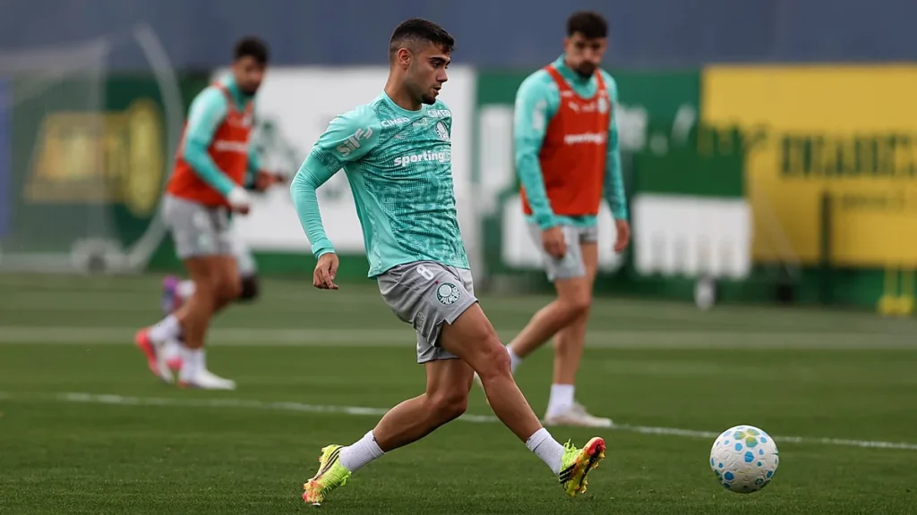 Meia Andreas Pereira, do Palmeiras, em treino