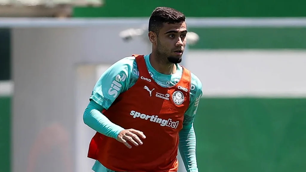 Meio-campista Andreas Pereira em treino do Palmeiras