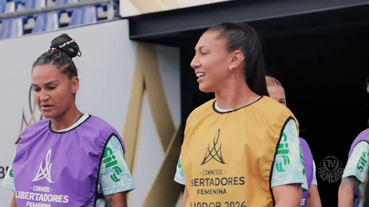 Jogadoras do Palmeiras no túnel do estádio em Quito antes de Belgrano x Palmeiras