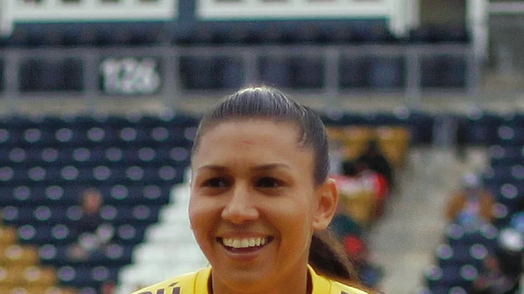 Bia Zaneratto com a camisa da Seleção Brasileira, em 2019