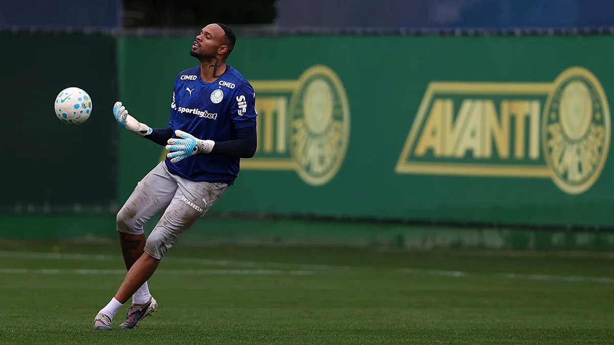 Carlos Miguel, goleiro do Palmeiras, em treino