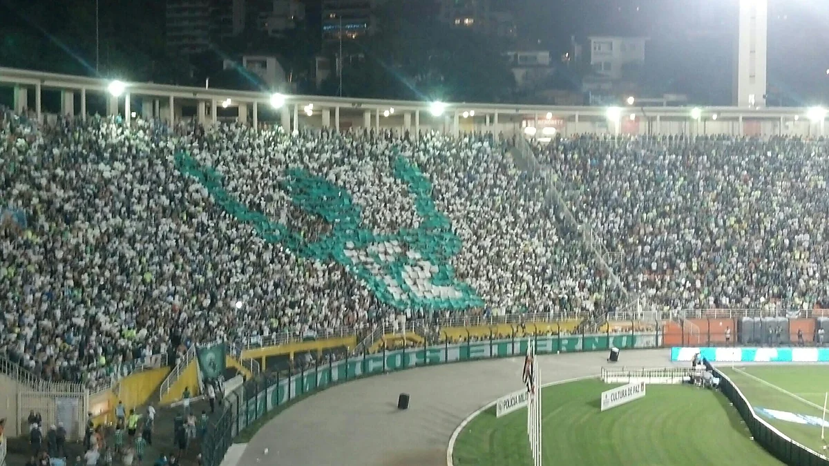 Torcida no Pacaembu na despedida de Marcos, em 2012