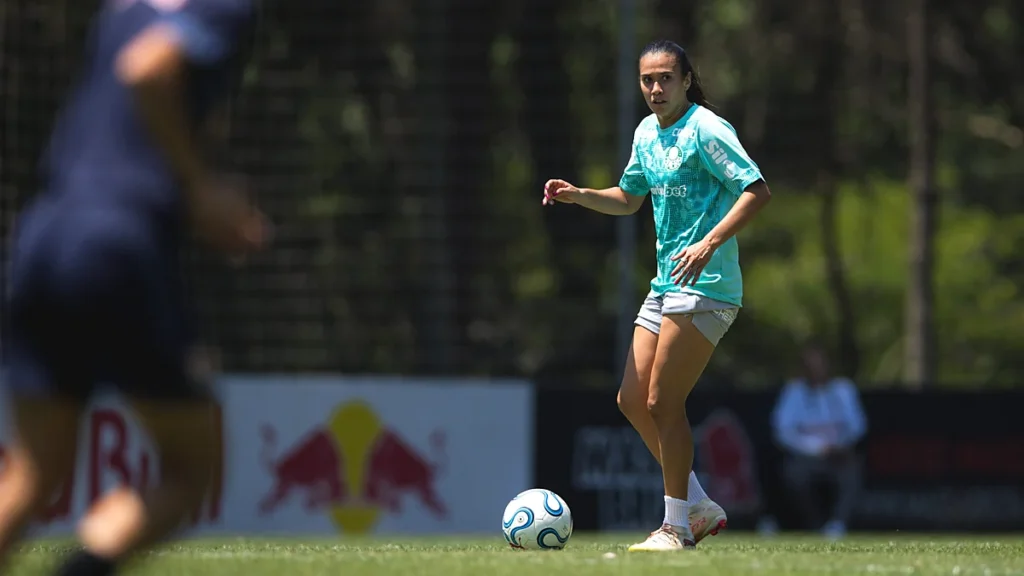 Jogadoras do Palmeiras em jogo-treino de preparação para a Libertadores Feminina