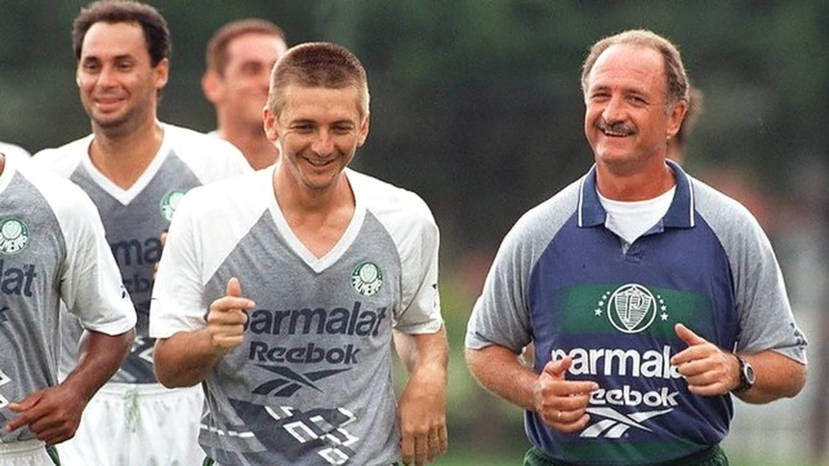 Galeano e Felipão sorriem durante treino do Palmeiras