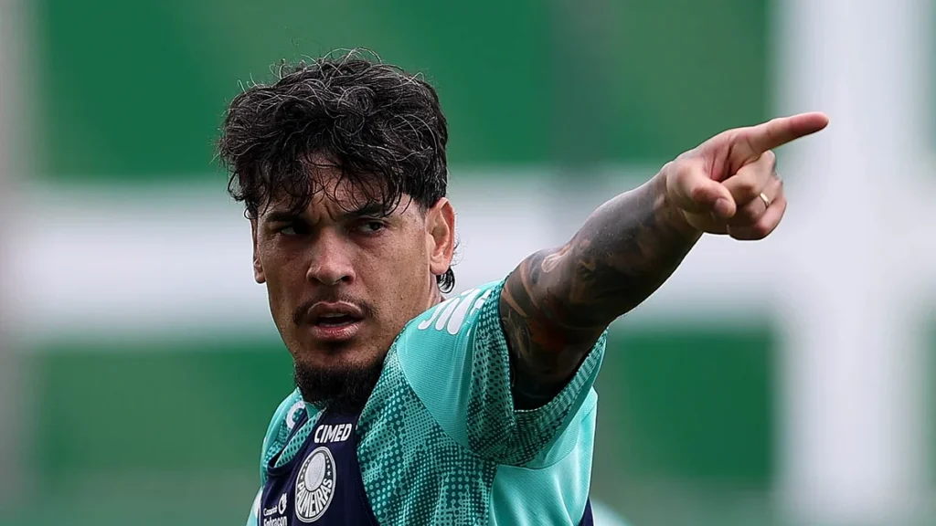 Gustavo Gómez, capitão do Palmeiras, em treino na Academia de Futebol