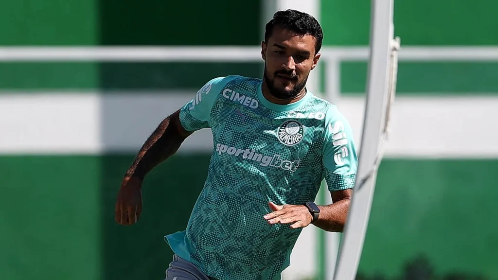 O jogador Jefté, da SE Palmeiras, durante treinamento, na Academia de Futebol.