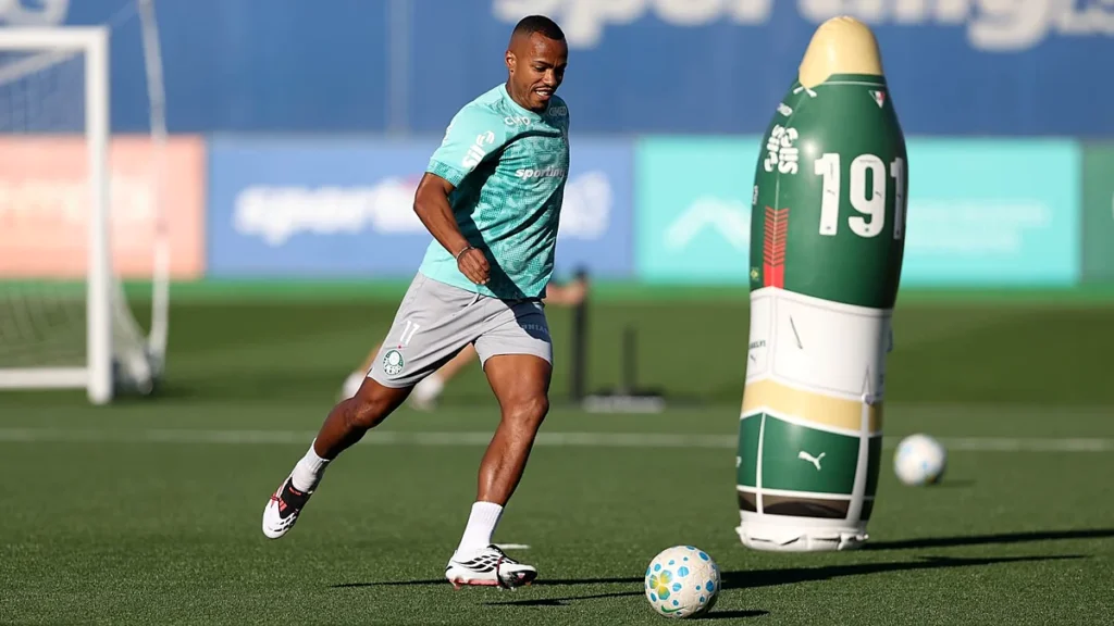 Marlon Freitas, volante do Palmeiras, em treino na Academia de Futebol em 2026