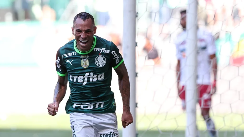 Breno Lopes comemora gol do Palmeiras sobre o Fluminense em casa, em 2023