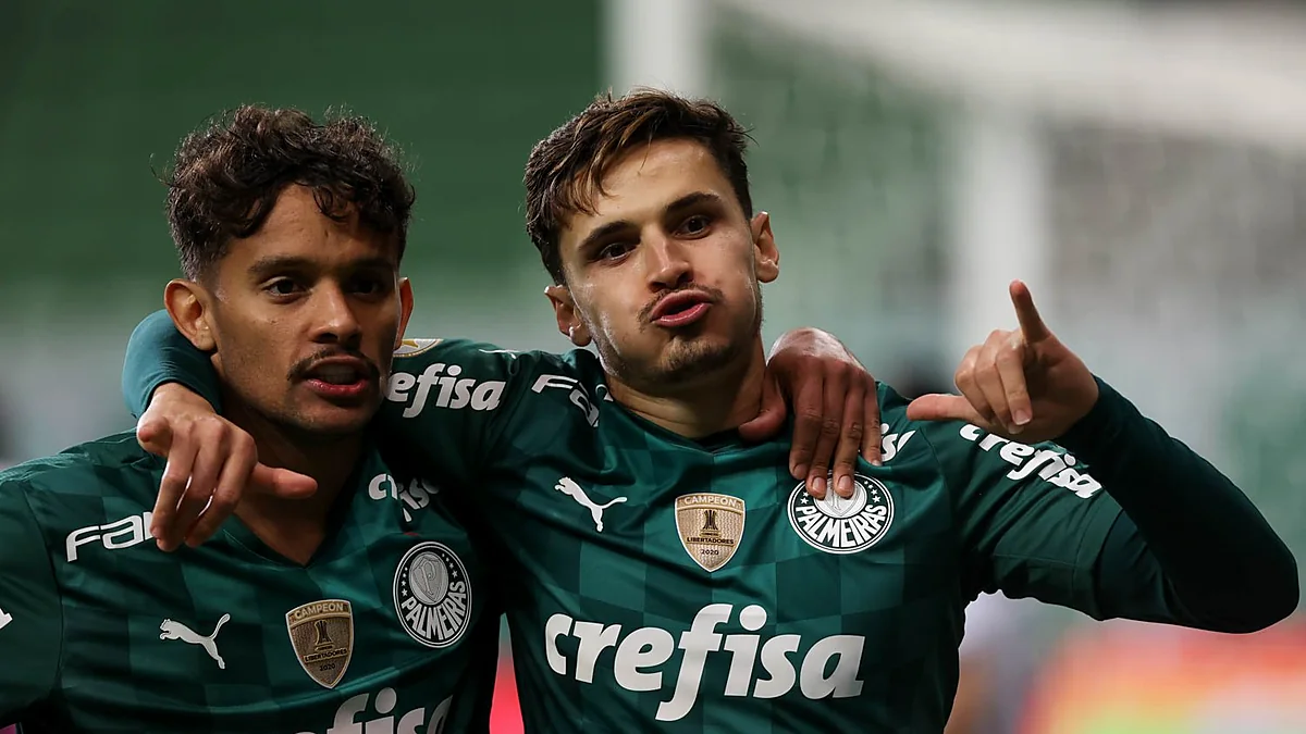 Raphael Veiga comemora gol do Palmeiras contra o Fluminense em 2021