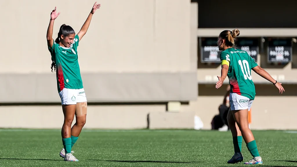 Gellinott, do Palmeiras Sub-20 feminino, em jogo contra o Audax