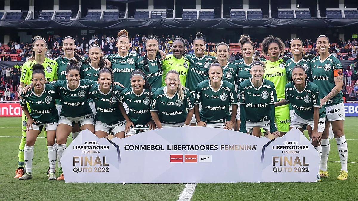 Jogadoras do Palmeiras posam para foto antes da final da Libertadores Feminina de 2022, em Quito