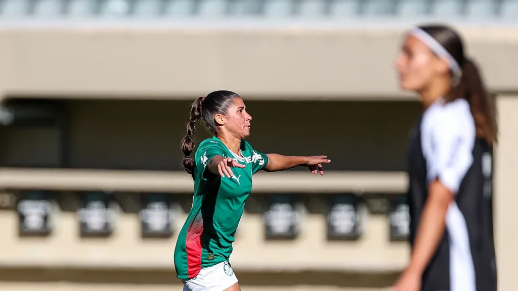 Jogadoras do Palmeiras Sub-20 em partida contra o Corinthians pelo Paulista F Sub-20