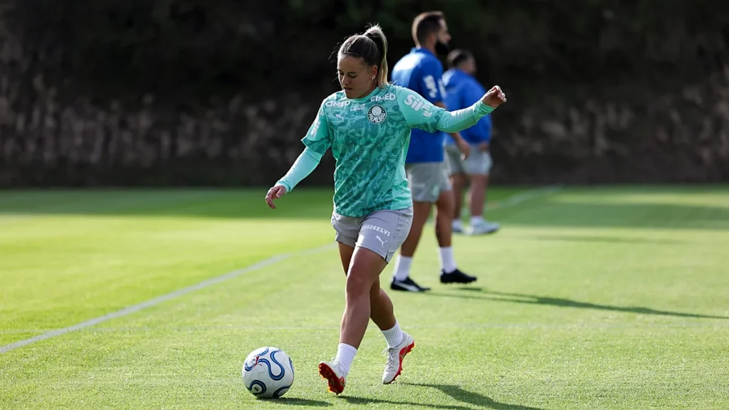 Andressinha, do Palmeiras feminino, em treino em Quito para a Libertadores Feminina 2026