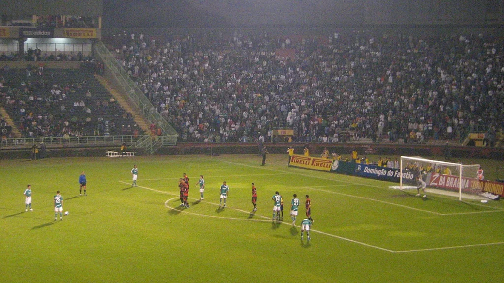 Partida entre Palmeiras e Sport no antigo estádio Palestra Italia, em São Paulo