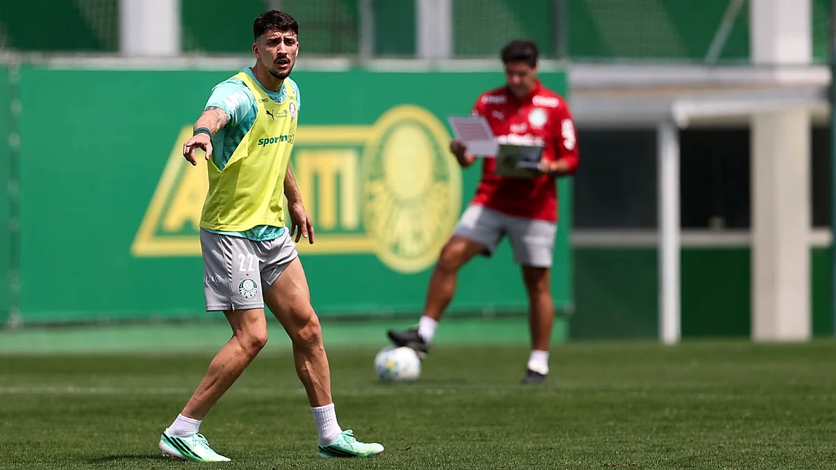 Lateral Joaquín Piquerez, do Palmeiras, em treino na Academia de Futebol