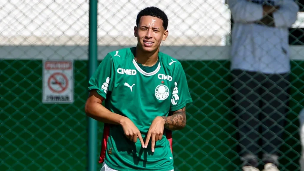 Jogador do Sub-20 do Palmeiras na vitória sobre o Botafogo-SP, em Jardinópolis