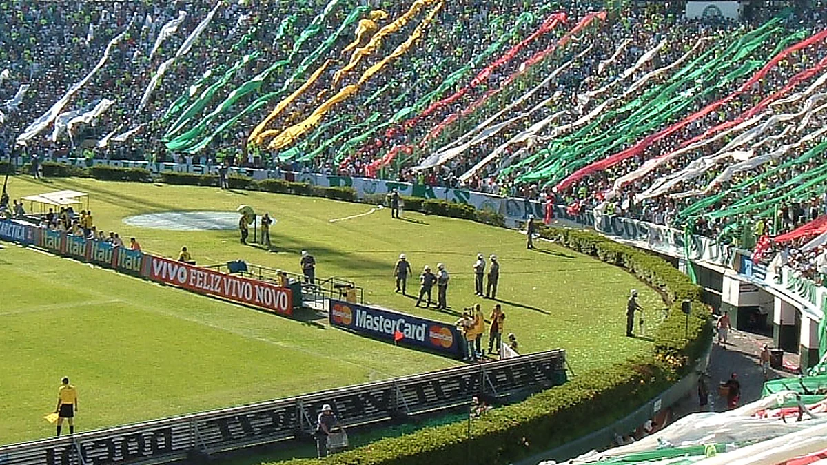 A torcida do Palmeiras no antigo Palestra Italia, em dezembro de 2007